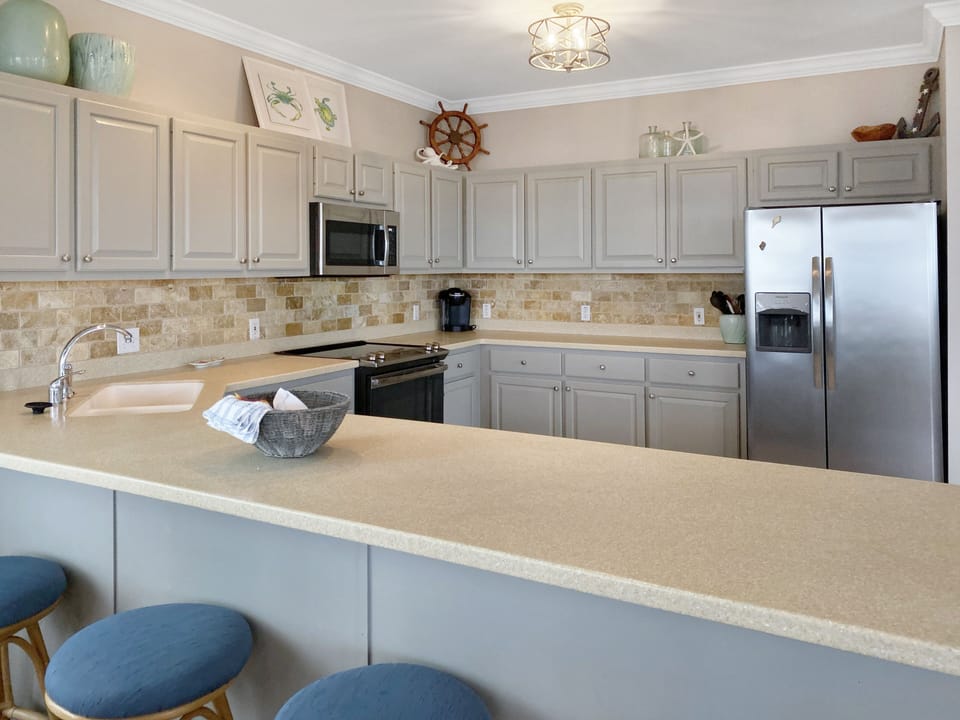 Kitchen dining peninsula