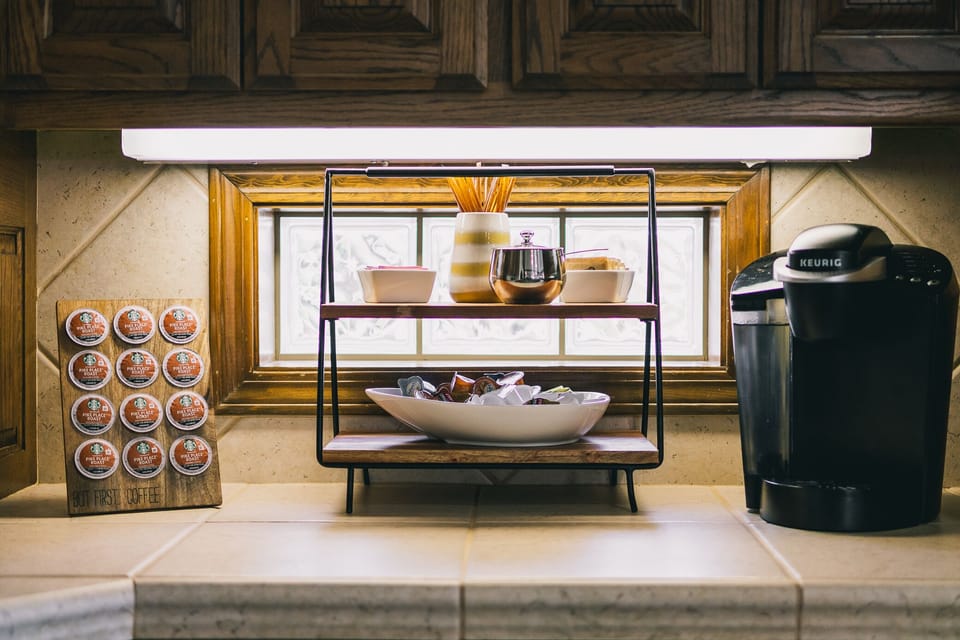 KEURIG WITH LIMITED PIKE PLACE K-CUPS