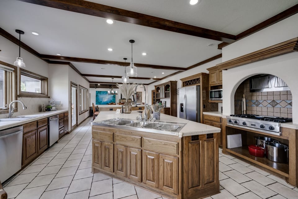 MAIN LEVEL KITCHEN