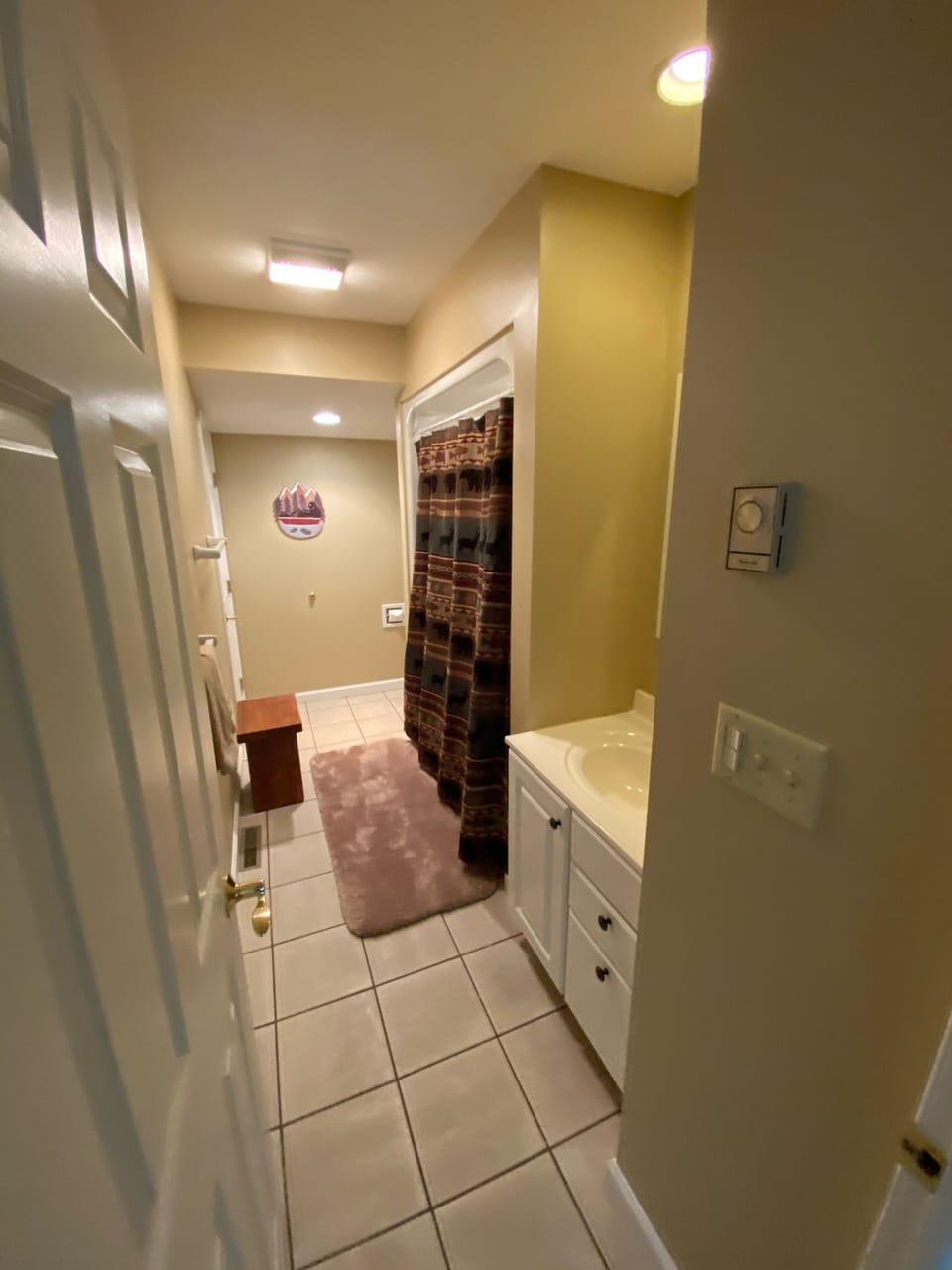 Upstairs Full Bathroom