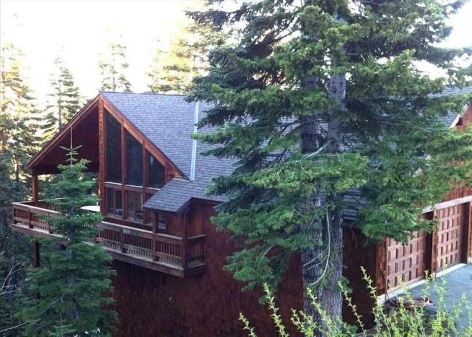 Cozy Mountain Cabin with 3 Decks