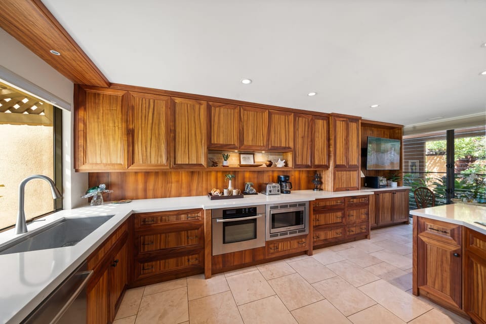 Discover kitchens framed by wood, steel, and light.