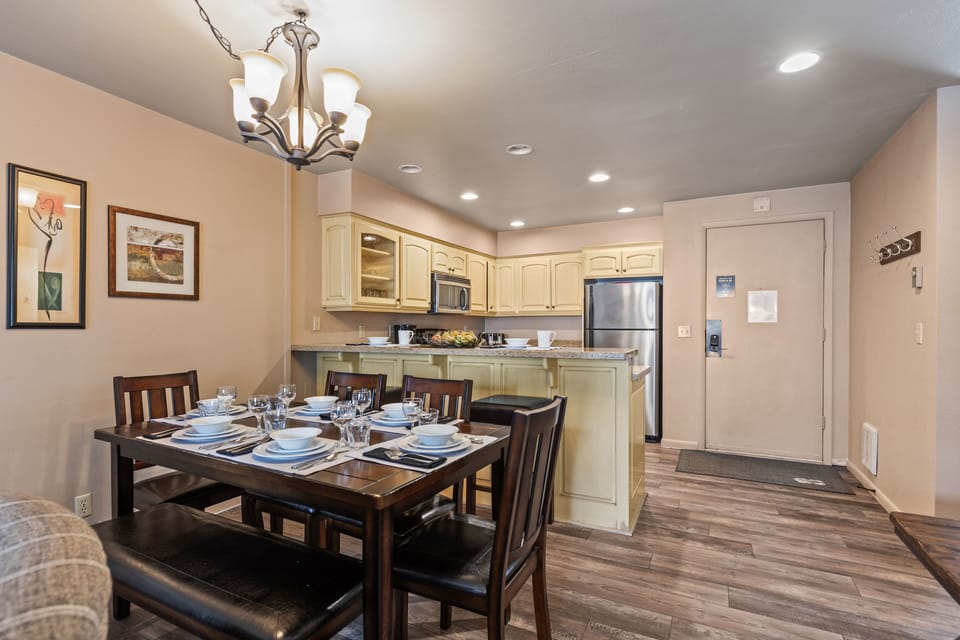 Premier Snow Flower Condominium 107's dining room for 6 next to open concept kitchen.