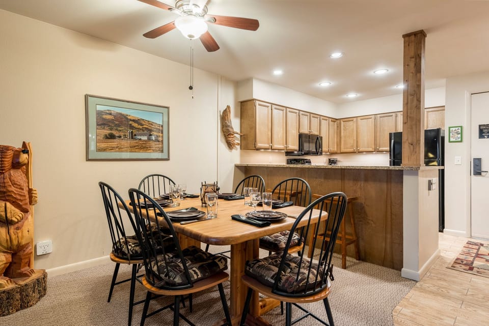 Dining room with seating for 6