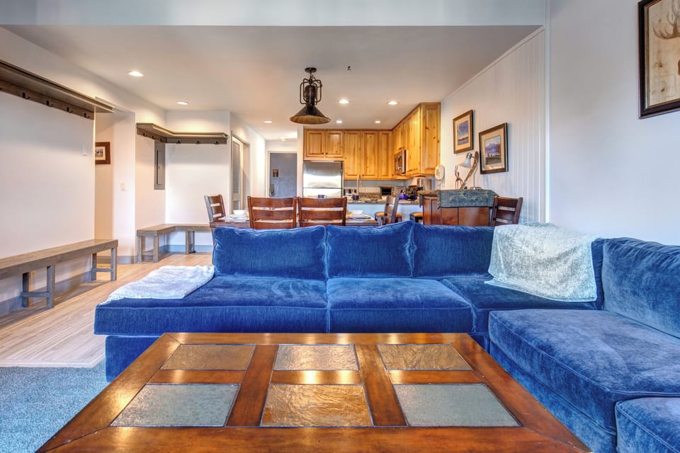 Snow Flower 30 offers a spacious section sofa and open concept living area.