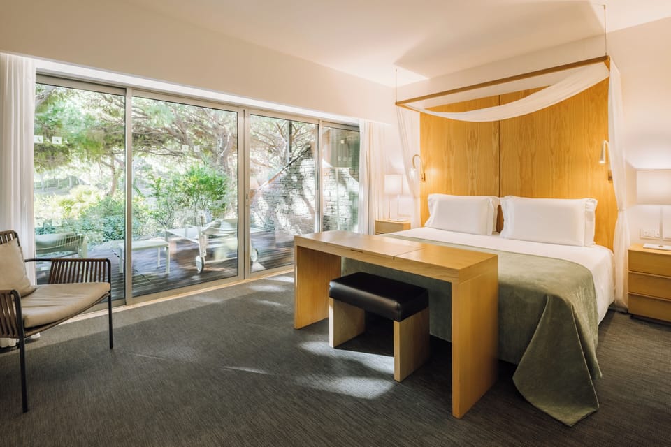 Deluxe Suite, Garden View | 1 bedroom, premium bedding, minibar, in-room safe