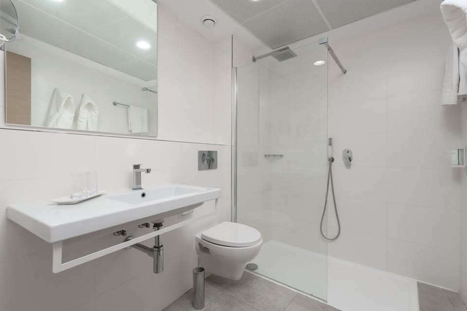 Family Suite, Balcony, City View | Bathroom | Shower, hair dryer