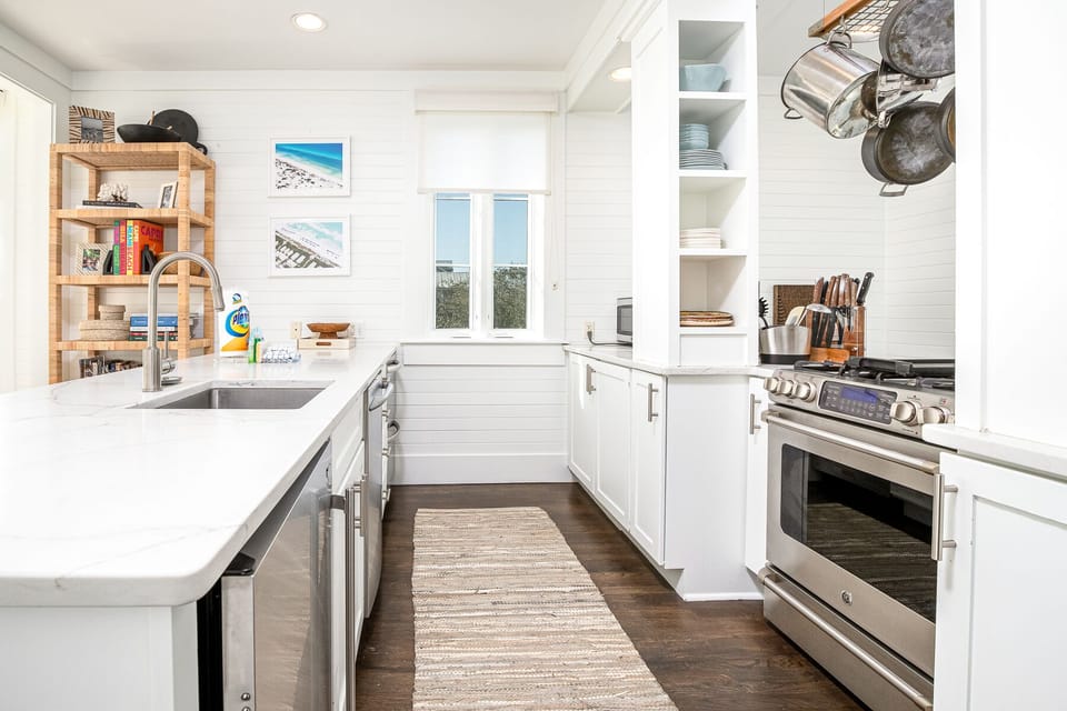 KITCHEN ALTERNATE VIEW