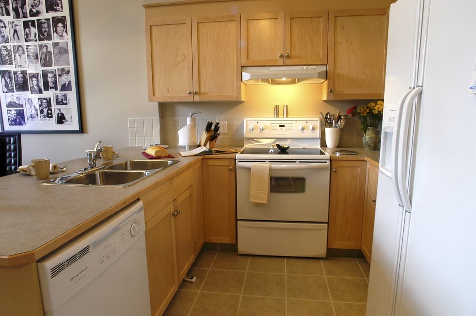 Fully equipped kitchen, with under floor heating.
