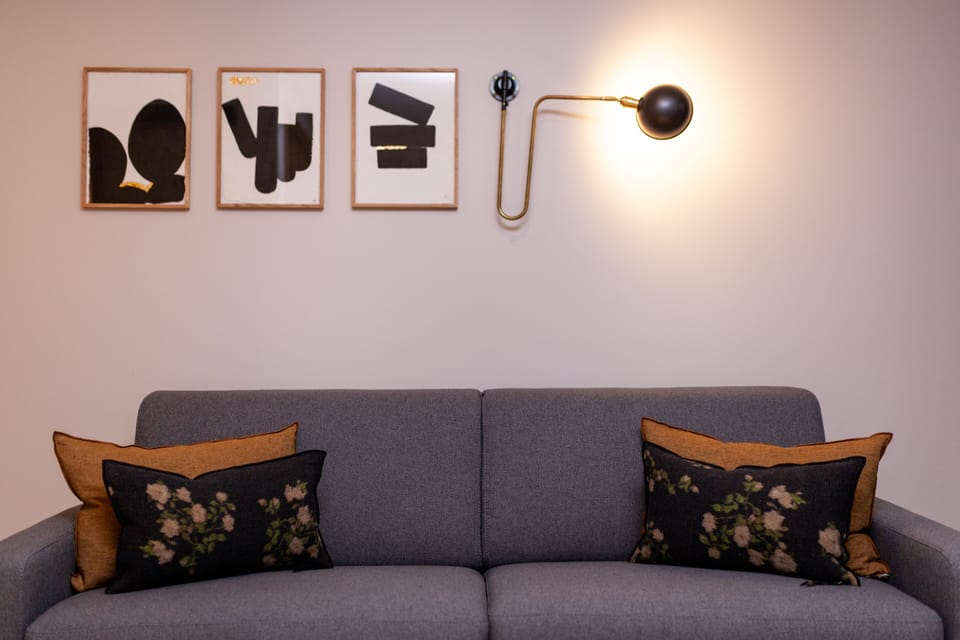 Deluxe Room | In-room safe, desk, free WiFi, bed sheets