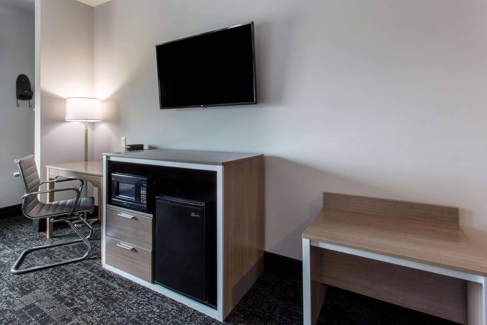 Premium bedding, pillowtop beds, in-room safe, blackout drapes