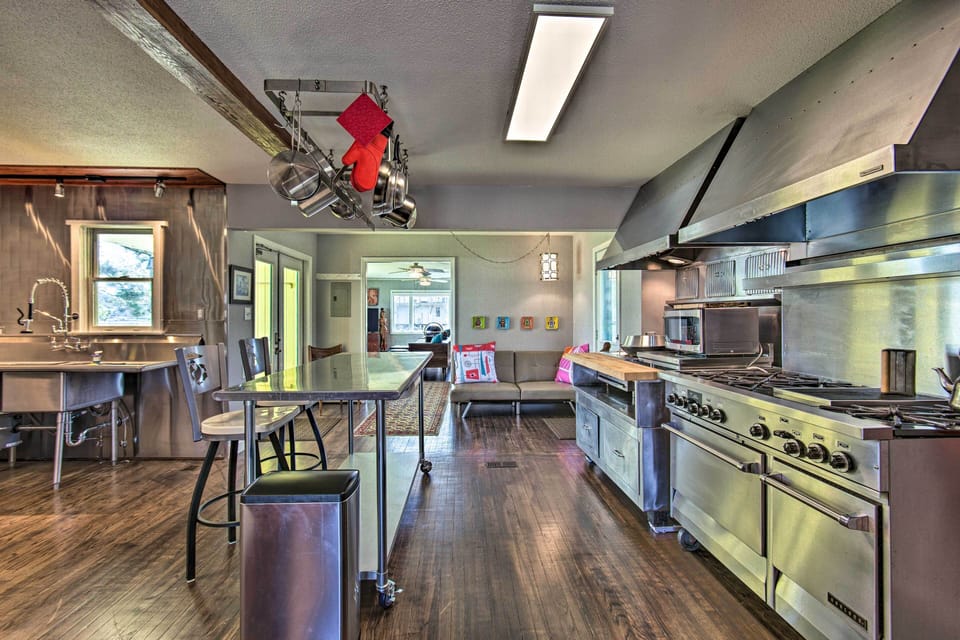 Fully Equipped Kitchen | Blender | Coffee Maker/Grinder