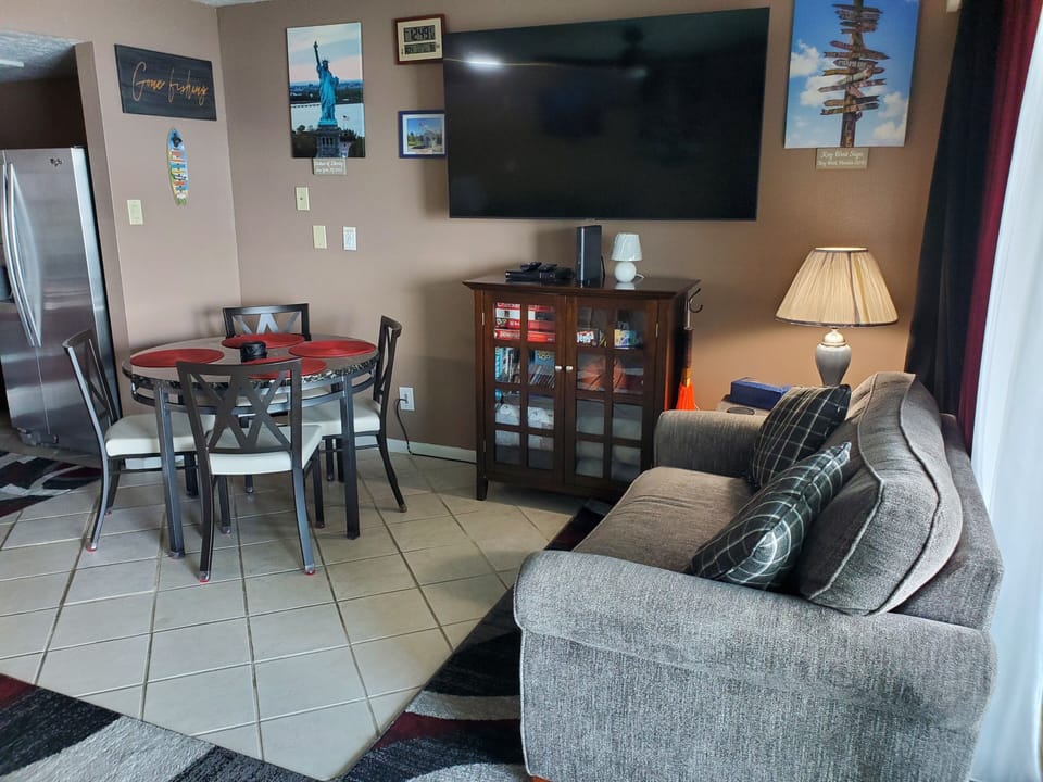 Chill out on the twin sleeper sofa! View 2