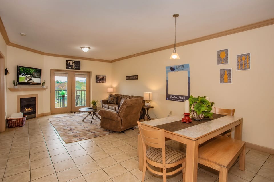 Living/dining area