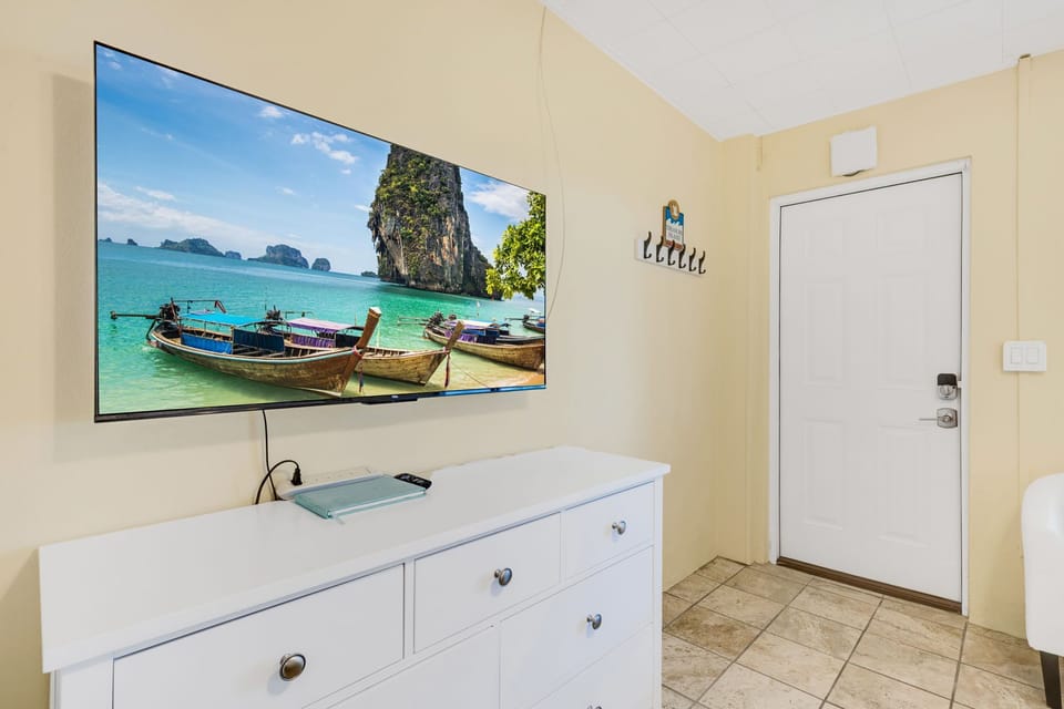 Unwind watching the 50” Smart TV