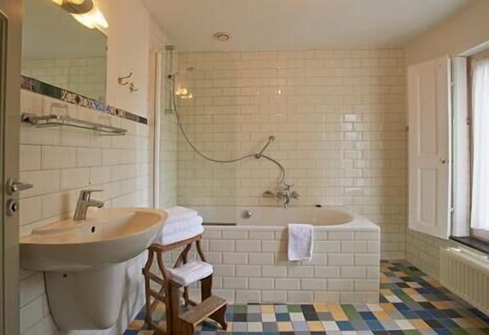 Designer toiletries, towels