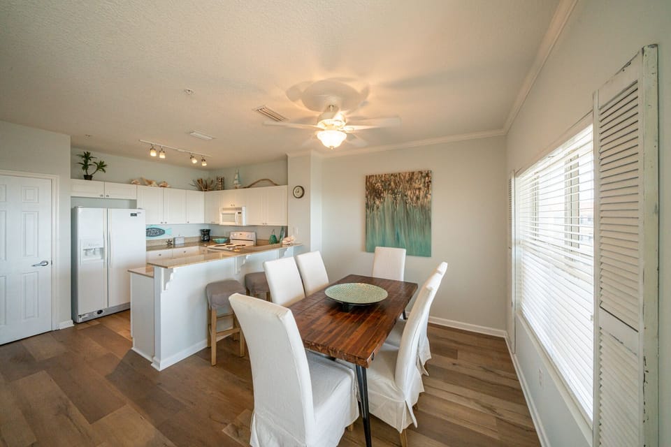 Dining Table w/ 6 Chairs