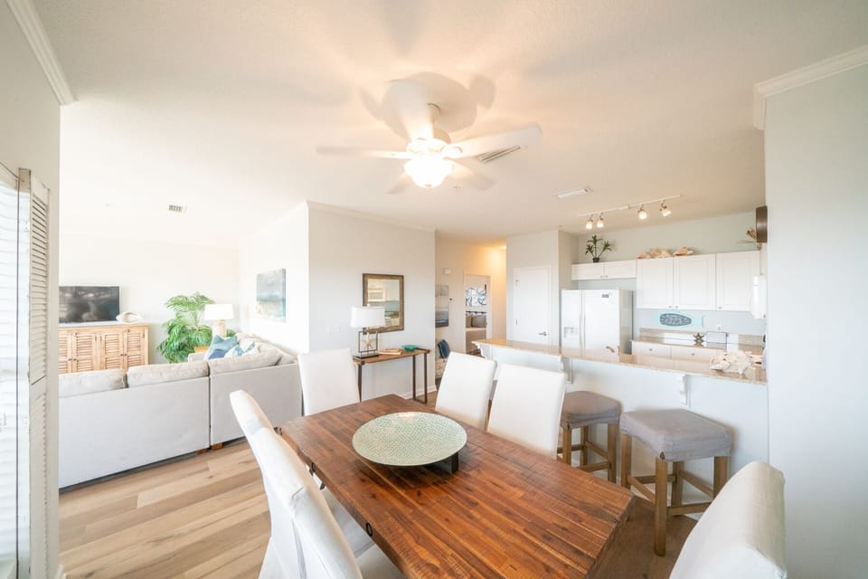 Dining Table w/ 6 Chairs