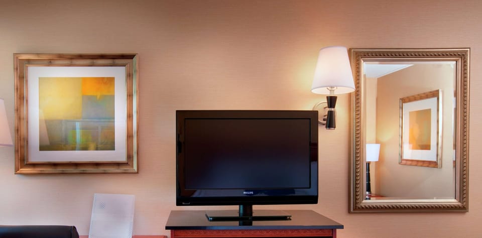 Premium bedding, in-room safe, desk, laptop workspace