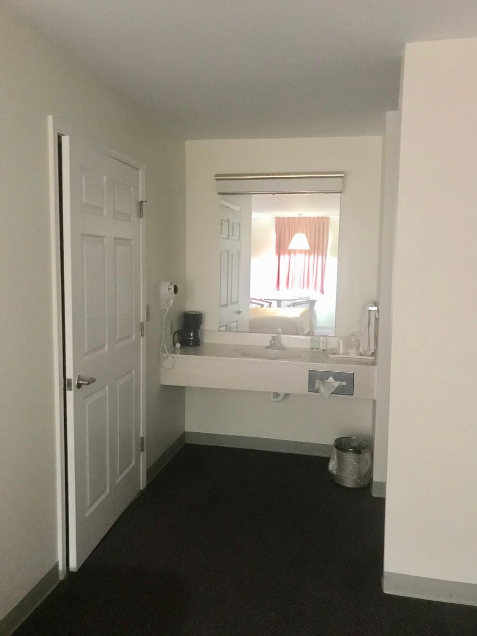 Standard Room, 1 King Bed | Desk, iron/ironing board, free WiFi, bed sheets