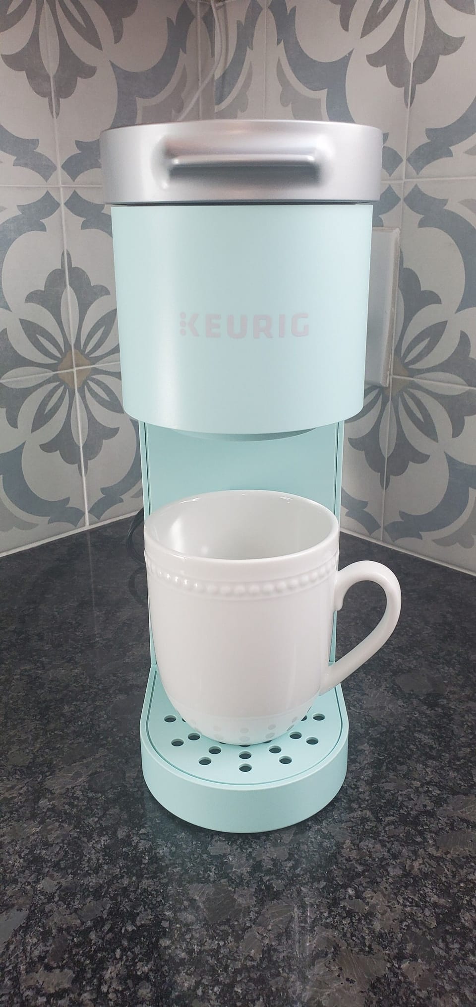 Enjoy a single cup Kuerig, or the 12 cup traditional coffee maker.