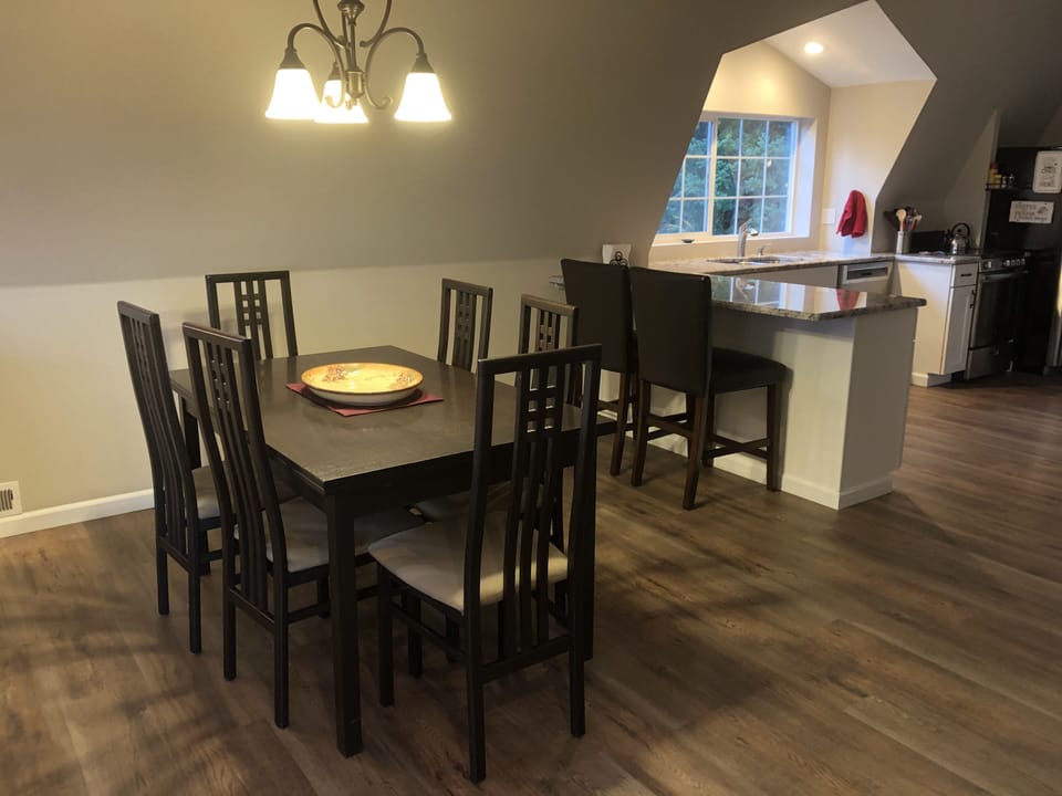 Large Dining Area w/Additional Bar Seating