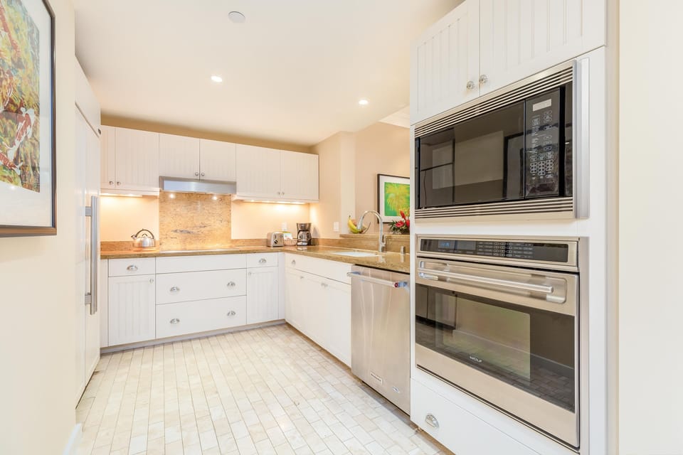 A fully equipped kitchen with modern appliances makes it easy to prepare island-inspired dishes.
