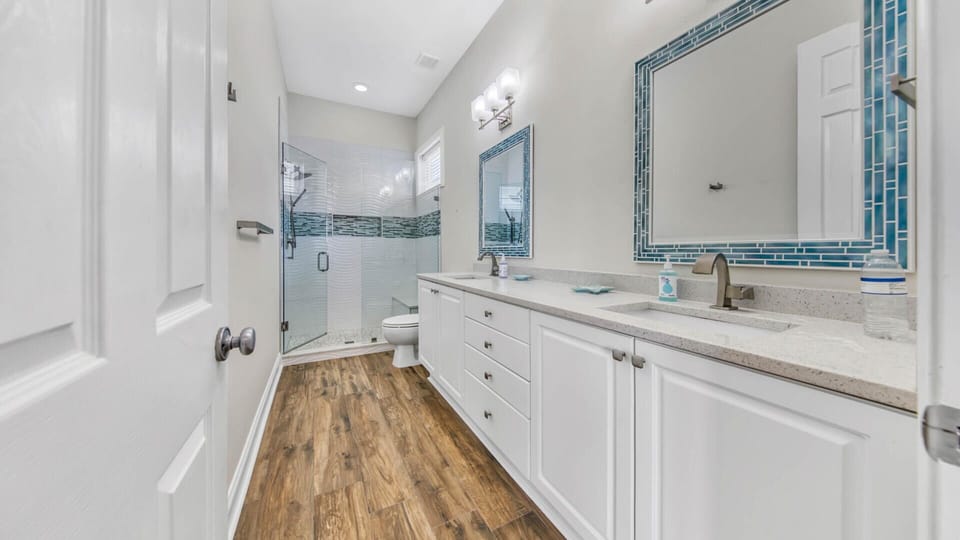 Private en-suite Master bathroom with duel sinks and shower