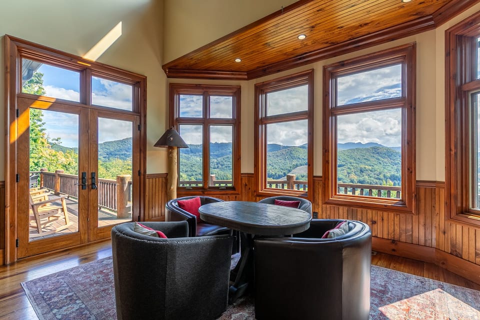 Dine surrounded by sweeping mountain views at Overlook Estate In The Farm. Every seat at the table comes with a panorama.