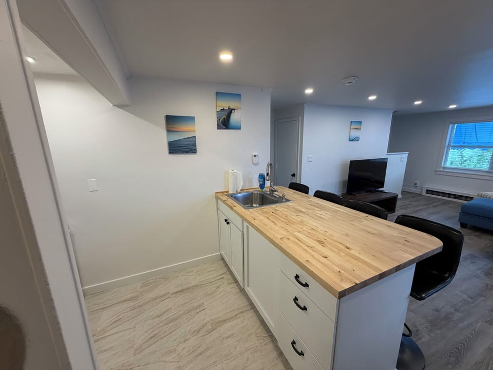 Apartment, 2 Bedrooms, Non Smoking | Private kitchen | Full-size fridge, microwave, oven, mixer