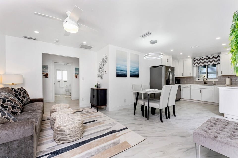 Breakfast nook in the kitchen