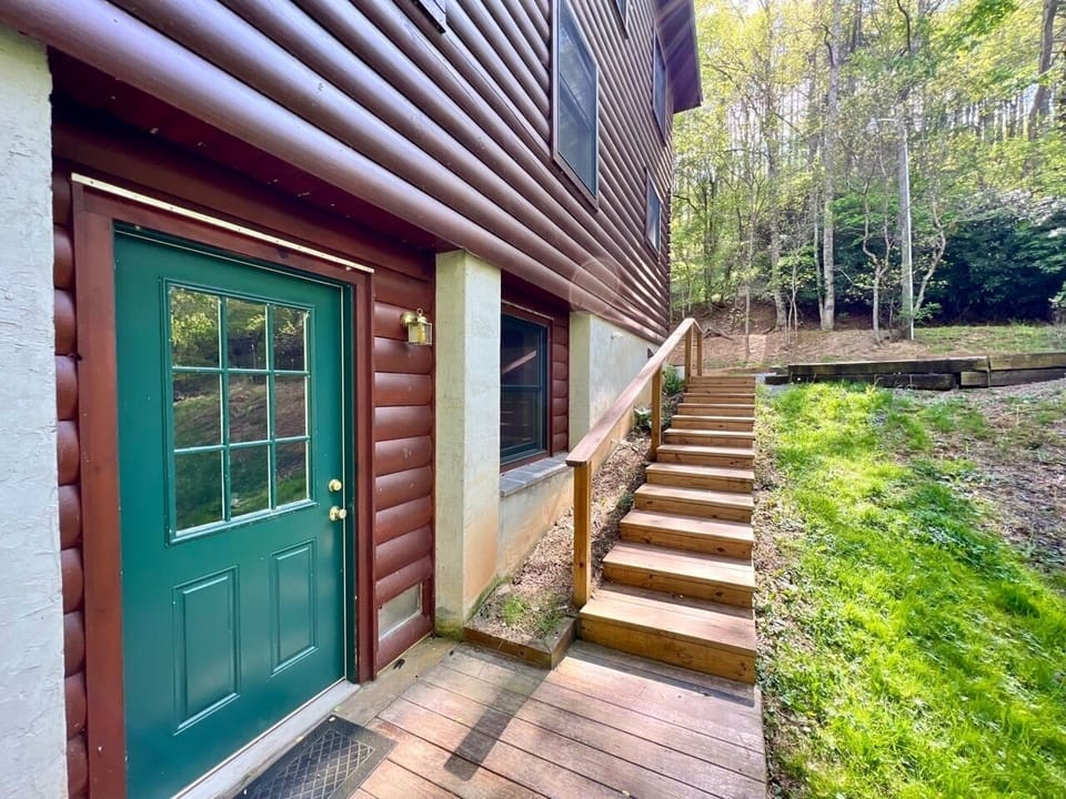Steps at the side of the home leading to the game room. There are not steps inside the house, accessing the game room.