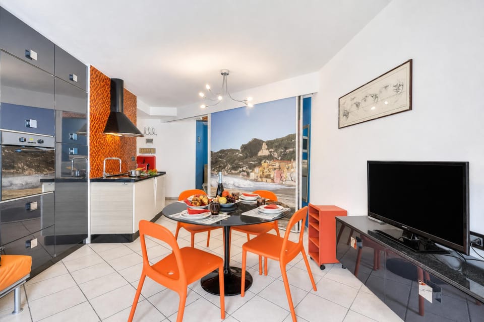 Standard Apartment, 2 Bedrooms, Air conditioning, Sea Facing (Il Suono del Mare - Sea Front) | Dining