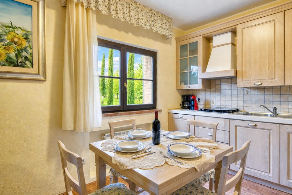 Family Villa, Multiple Bedrooms, Fireplace (Tenuta Di Litiano With Pool) | Dining