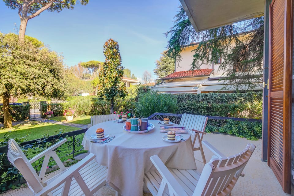 Family House, 3 Bedrooms, 2 Bathrooms, Sea Facing (Casa Maddalena al Mare 600m from sea) | Outdoor dining