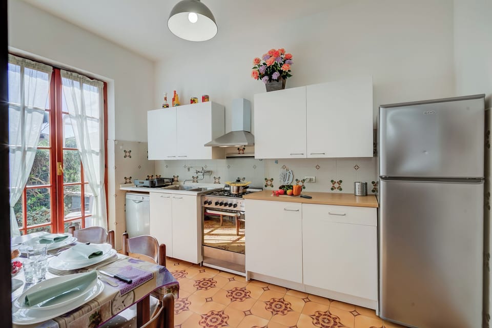 Family House, 3 Bedrooms, 2 Bathrooms, Sea Facing (Casa Maddalena al Mare 600m from sea) | Private kitchen | Dining table