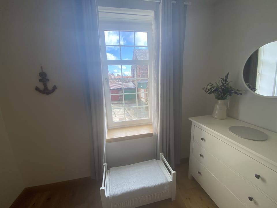 Cottage | 2 bedrooms, iron/ironing board, free WiFi, bed sheets