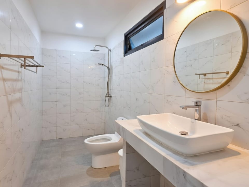 Bungalow, 1 Bedroom | Bathroom | Shower, hair dryer (on request), towels