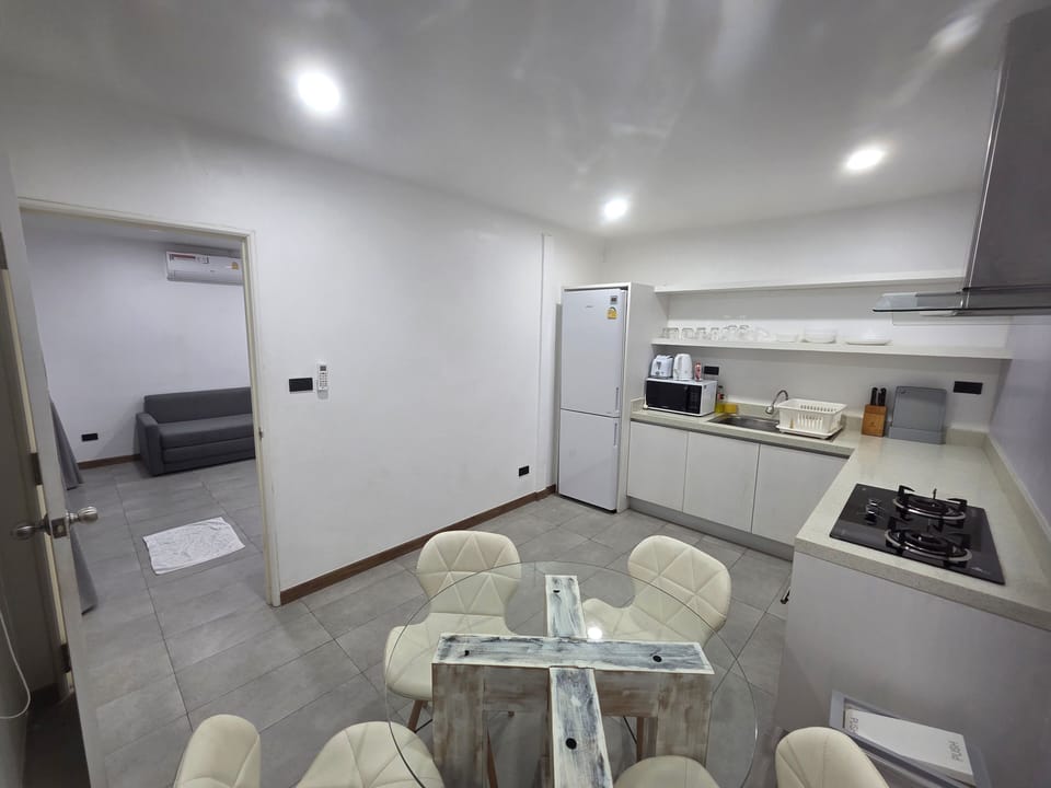 Bungalow, 1 Bedroom | Private kitchen | Coffee/tea maker