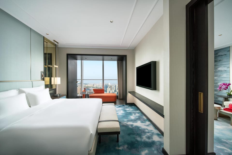 Room, 1 King Bed, City View | Down comforters, minibar, in-room safe, desk