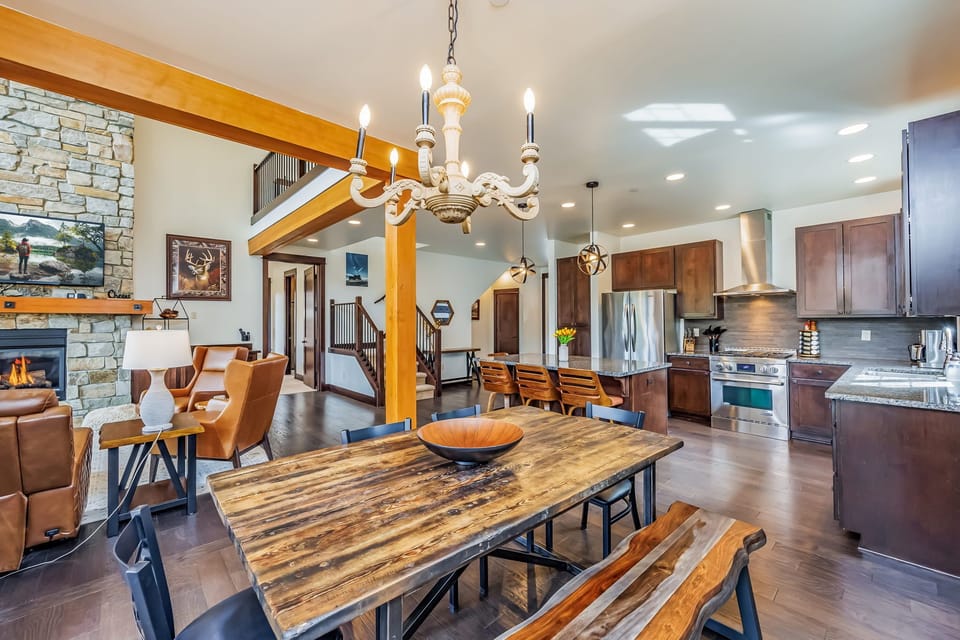 Customized Dining Table that can comfortably Seat 6 Guests