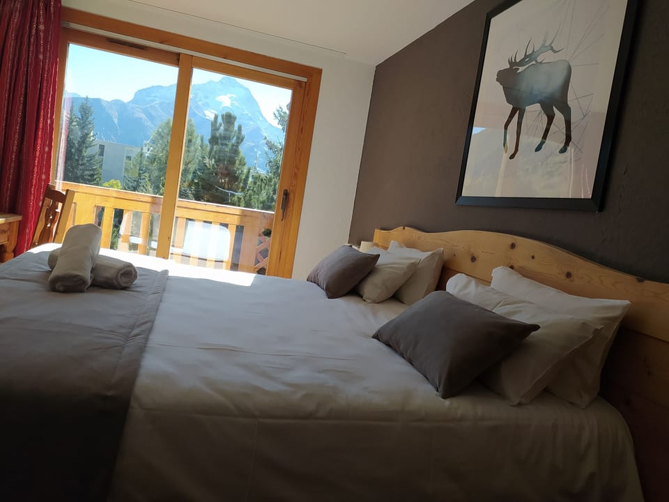 Superior Double Room | Hypo-allergenic bedding, in-room safe, individually furnished, desk