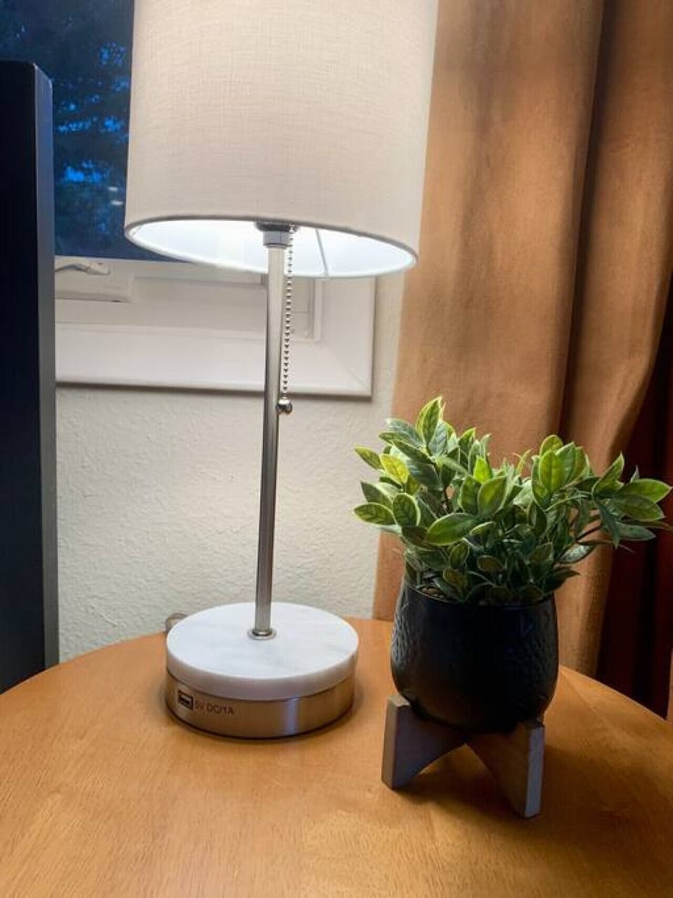 lamp with convenient USB Charging  doc