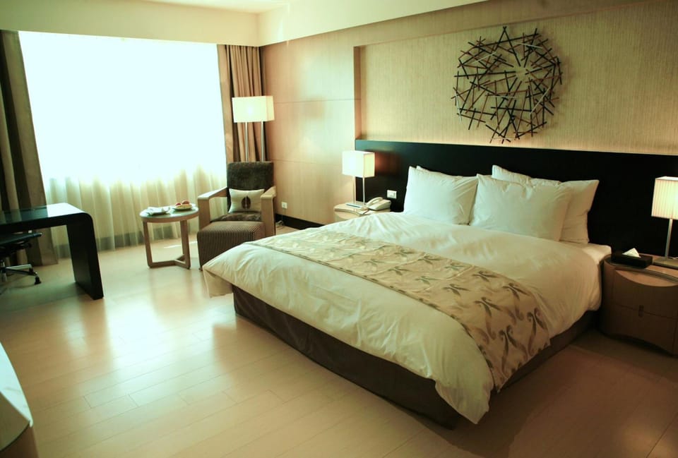 Down comforters, pillowtop beds, minibar, in-room safe