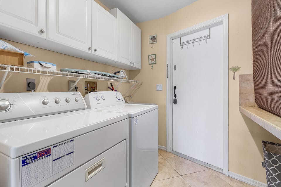 washer and dryer on site. No Garage access that is the Owners private storage.