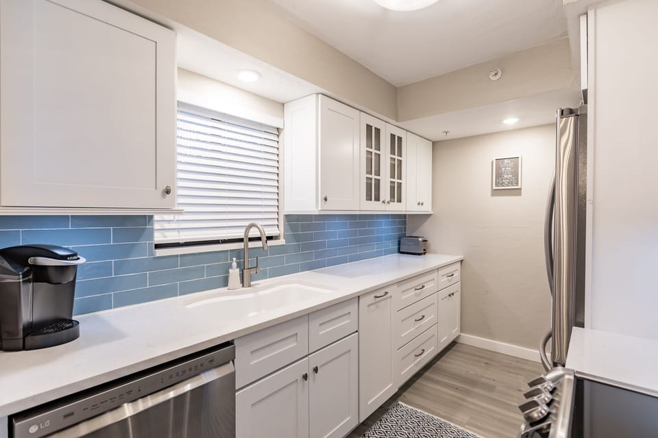 Stainless steel appliances, waterfall counter tops &  gorgeous tile.