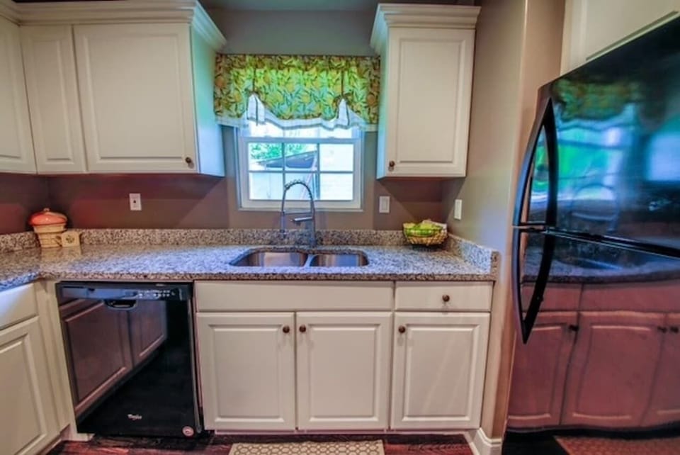 The kitchen has all you need to cook meals or prepare those leftovers.