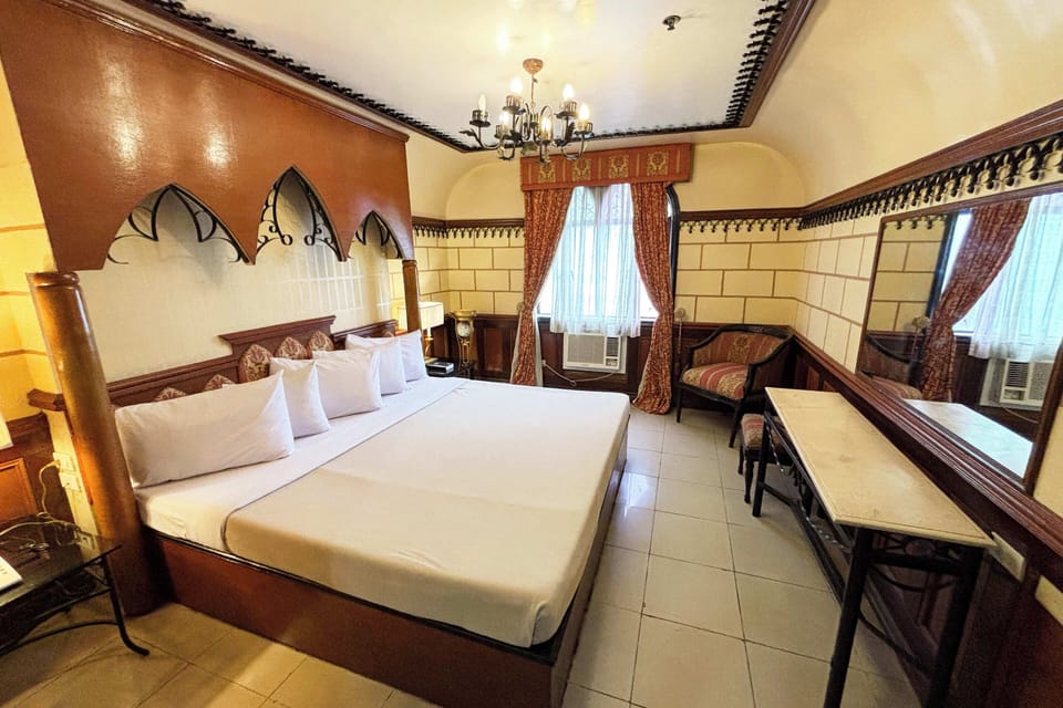 Executive Suite | Minibar, in-room safe, desk, free WiFi