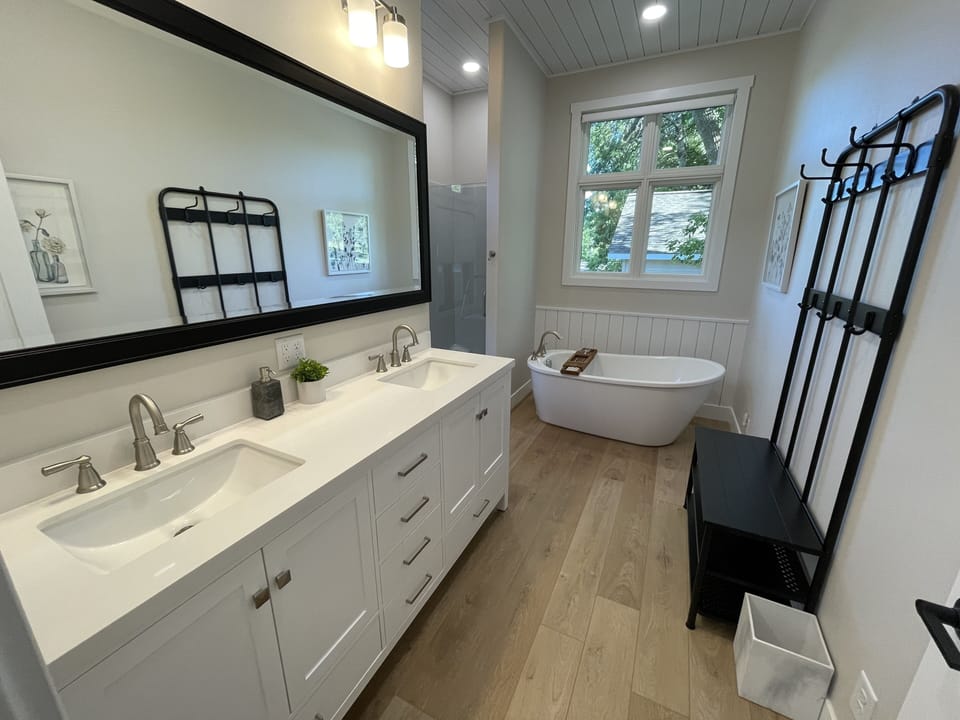 Big size master bathroom, soaking tub included