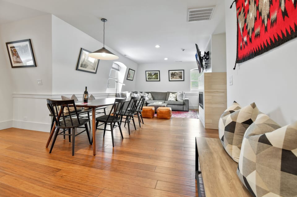 55-inch TV with cable channels, fireplace, Netflix